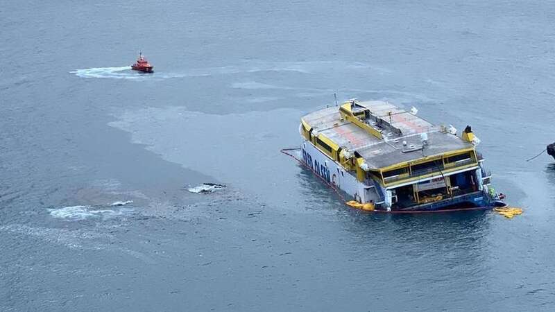Mancha alrededor del Bentago Express/Salvar Agaete.